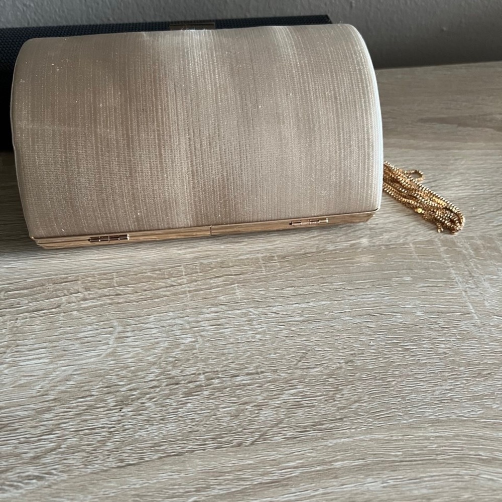 Elegant Gold Clutch Bag - Picture 8 of 8